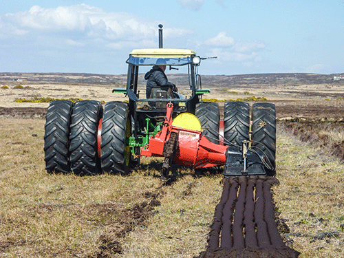 peat cutting at glenmachrie moss